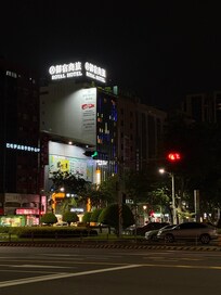 遅い到着時のホテルの外観