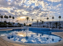La piscine au lever du jour