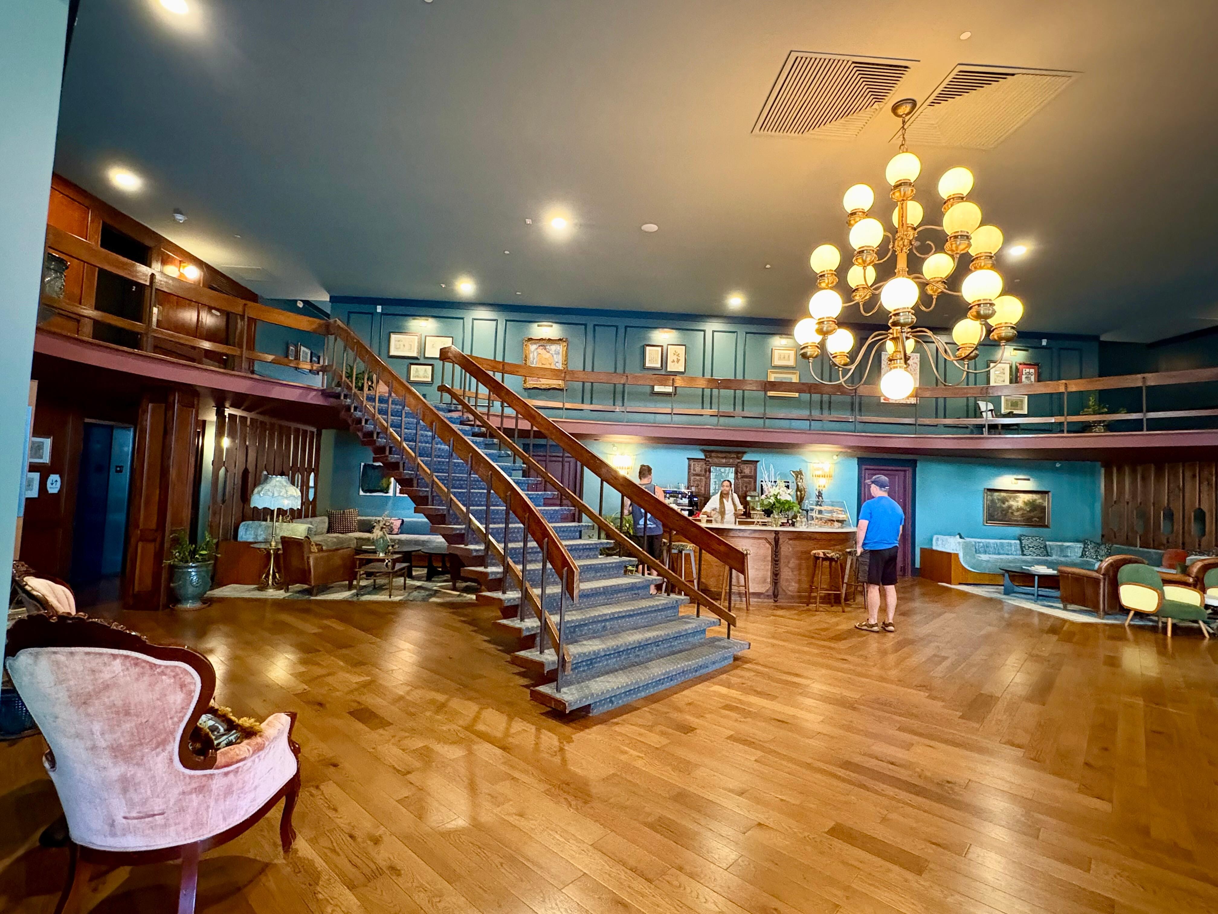 Hotel Chalet lobby