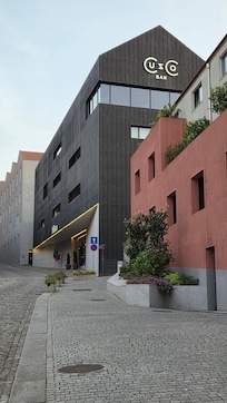 Hotel is excellent. Location is very close to river and all the fun along the riverside. Be prepared to walk on cobblestones on a hillside to get anywhere.