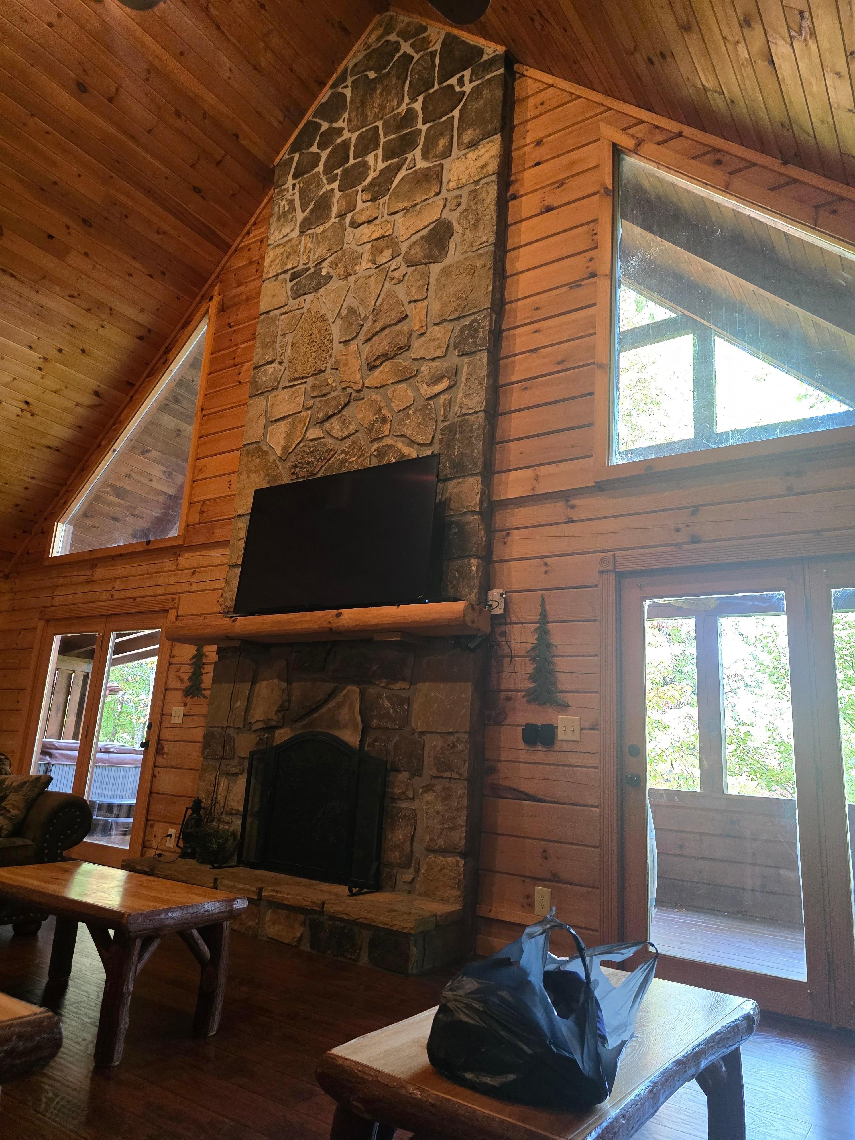 Living area was beautiful other than the very dirty windows and spiderwebs on the outside of the windows