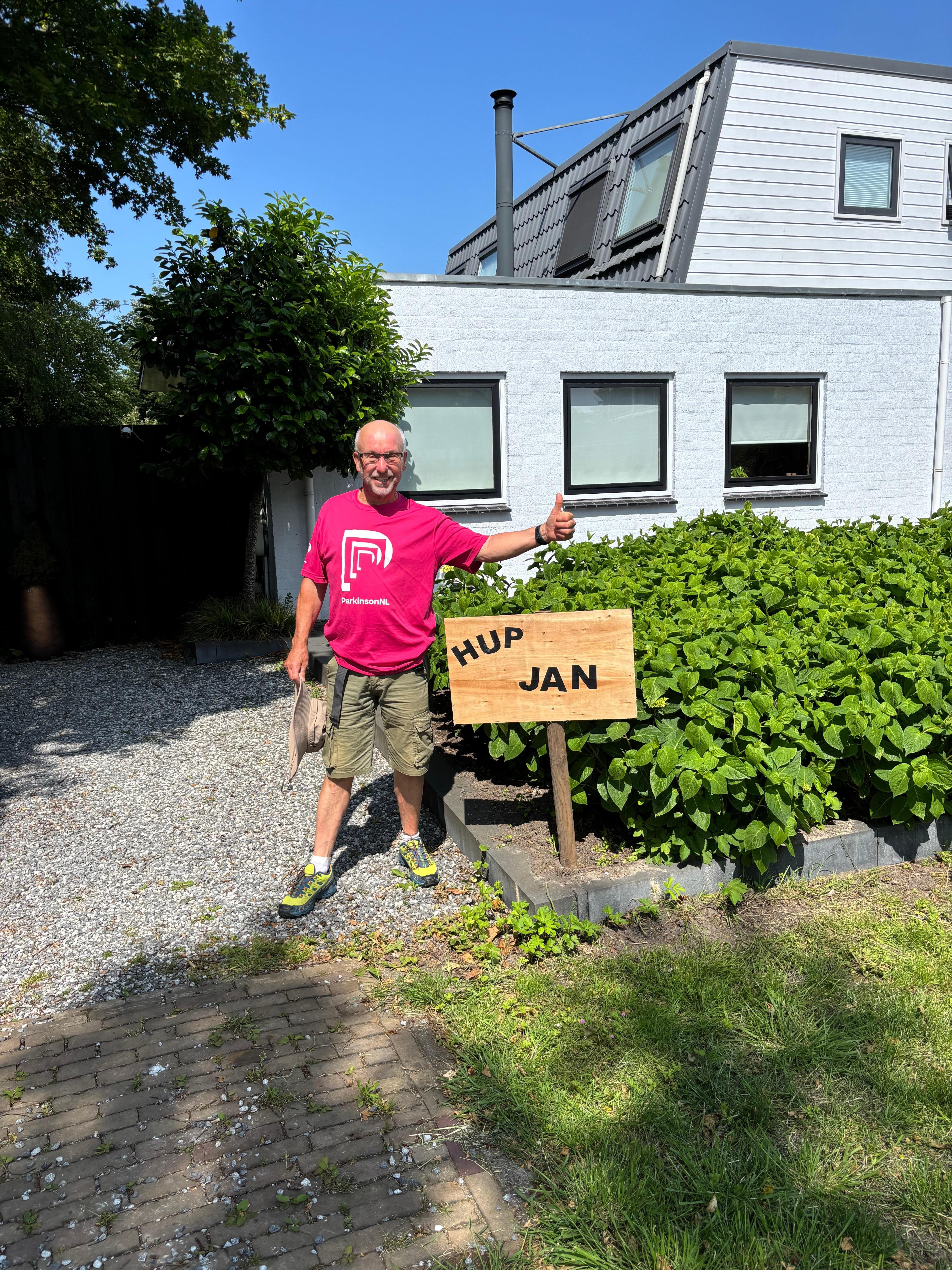 Op dag 3 van mijn wandelvierdaagse zelfs persoonlijke support (foto)
