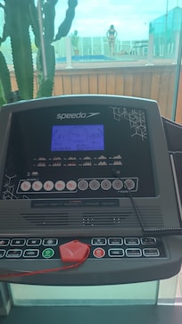 Academia pequena, mas melhor do que não ter.