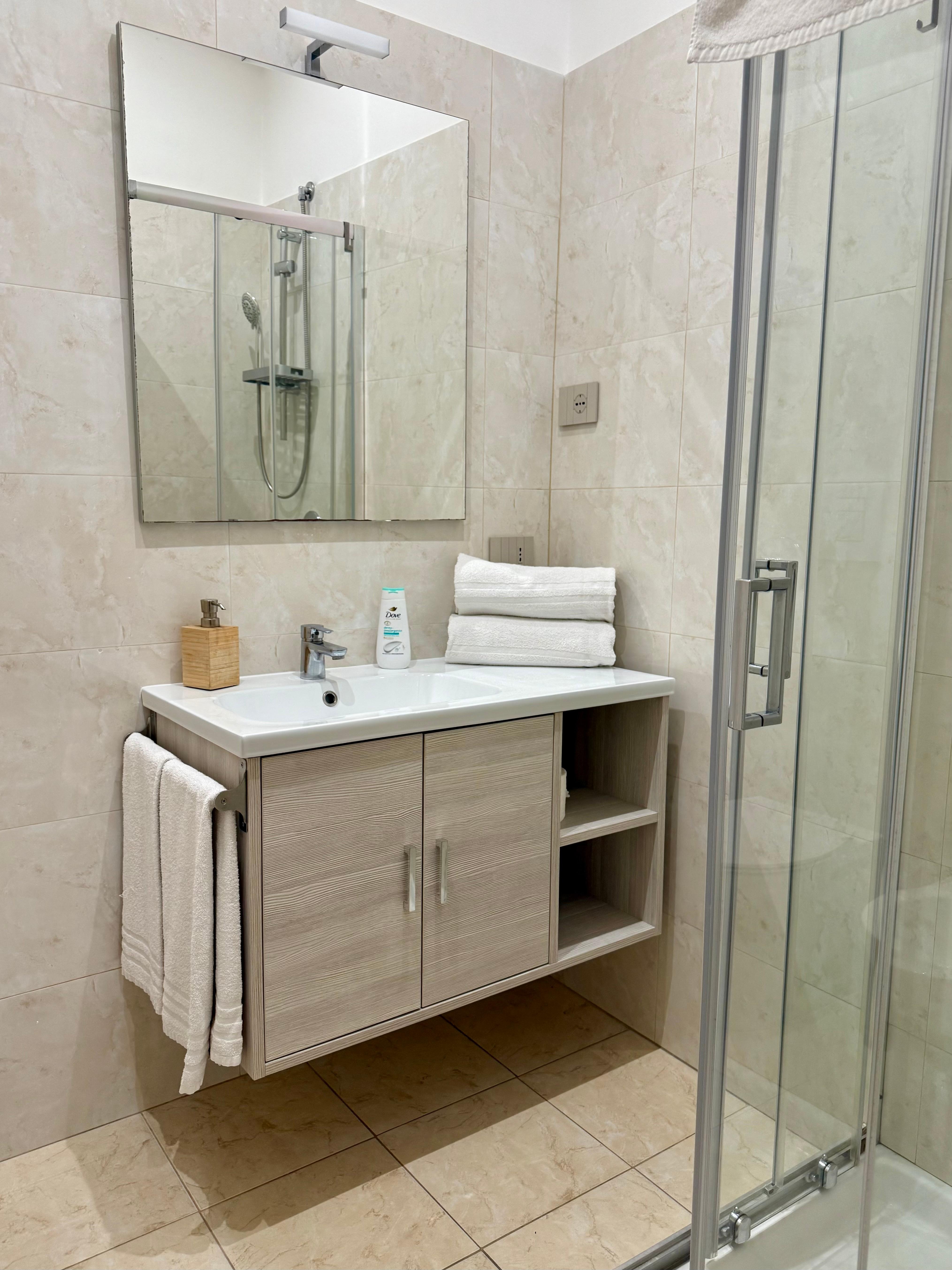 Kaapisto oli iloinen yllätys, sillä harvoin kosmetiikalle on näin hyvin säilytystilaa. 