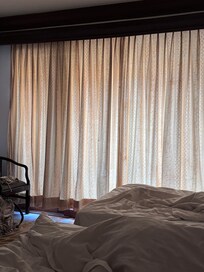Cortinas sin blackout y sol sale a las 5:20 am