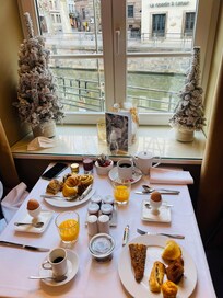 Petit déjeuner avec vue