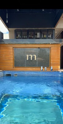 Hotel Madi Pool looking at bar