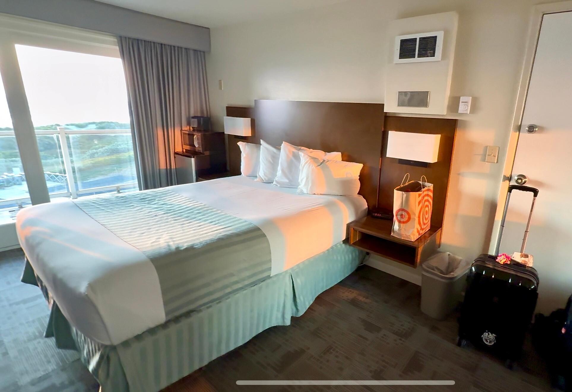 Very good sized Queen bed room