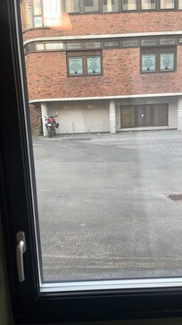 Be om rum högt upp.
