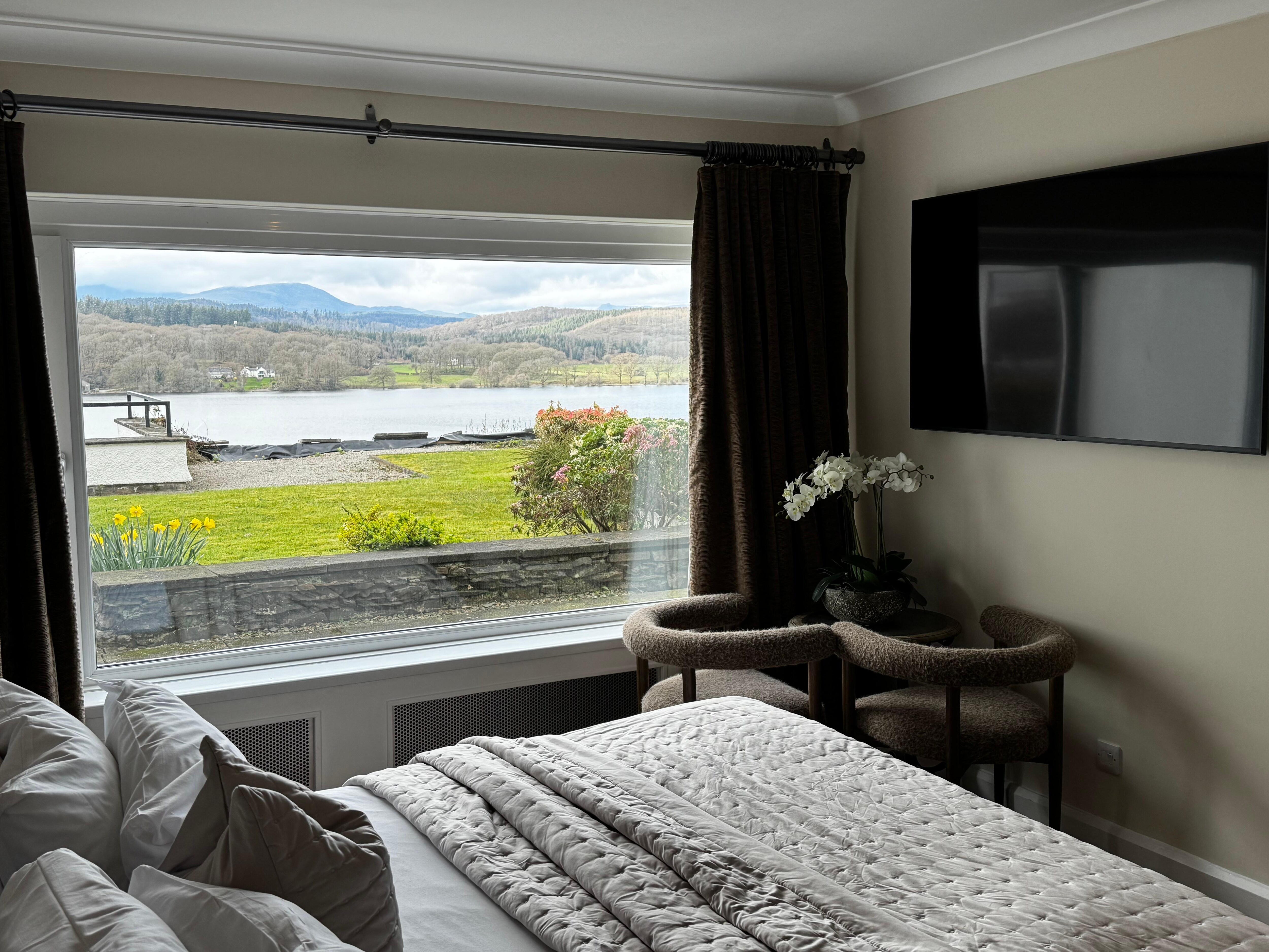Refurbished room and view of lake 