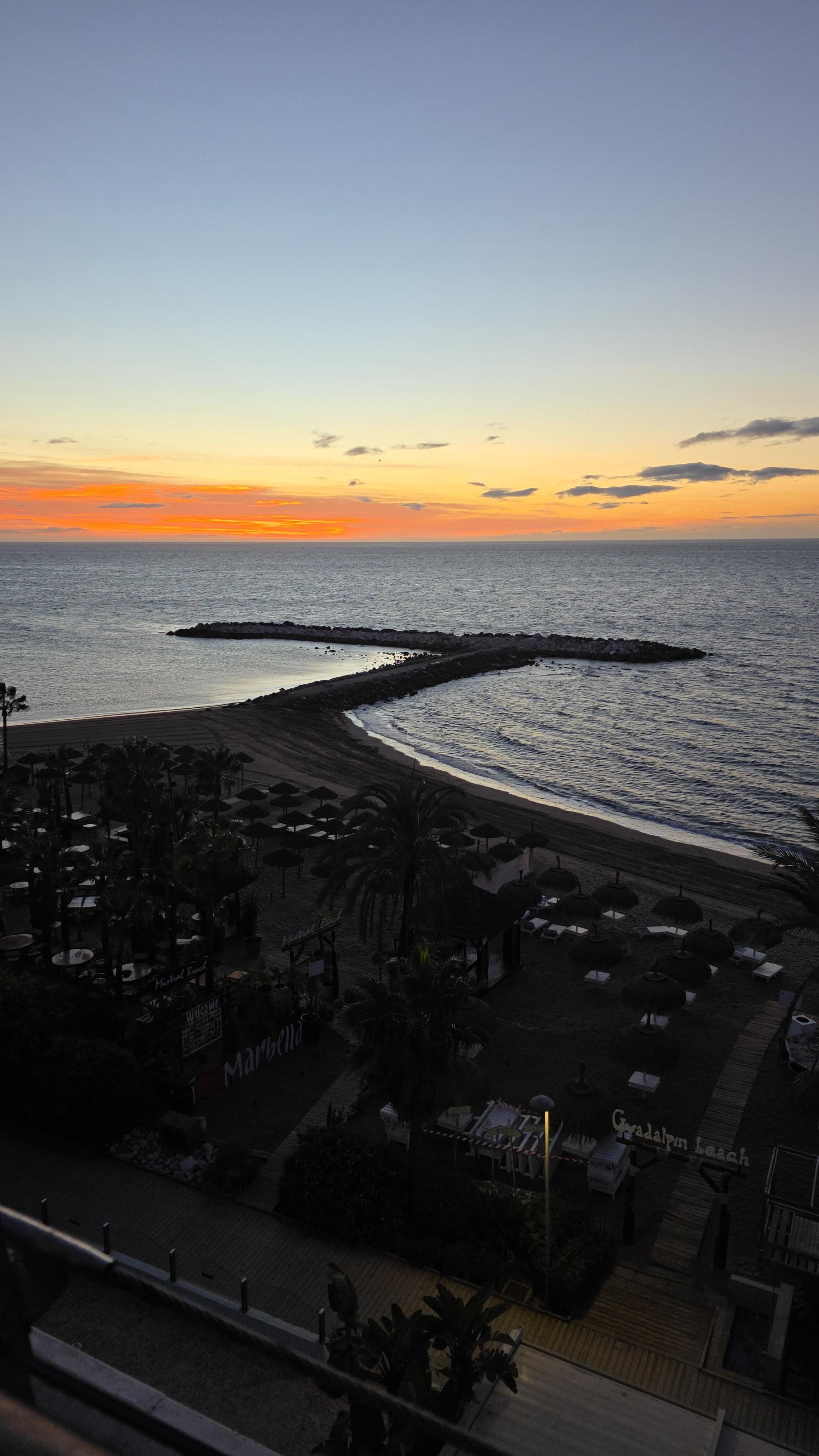 Utsikt från vår takterrass, tidig morgon