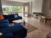 spacious, bright and comfortable living/dining area