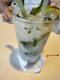 Los mojitos muy buenos.