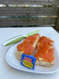 The owner Babette was very welcoming and provide me plates, knife, bread and salted butter so i was able to enjoy some fresh smoke salmon i just bought