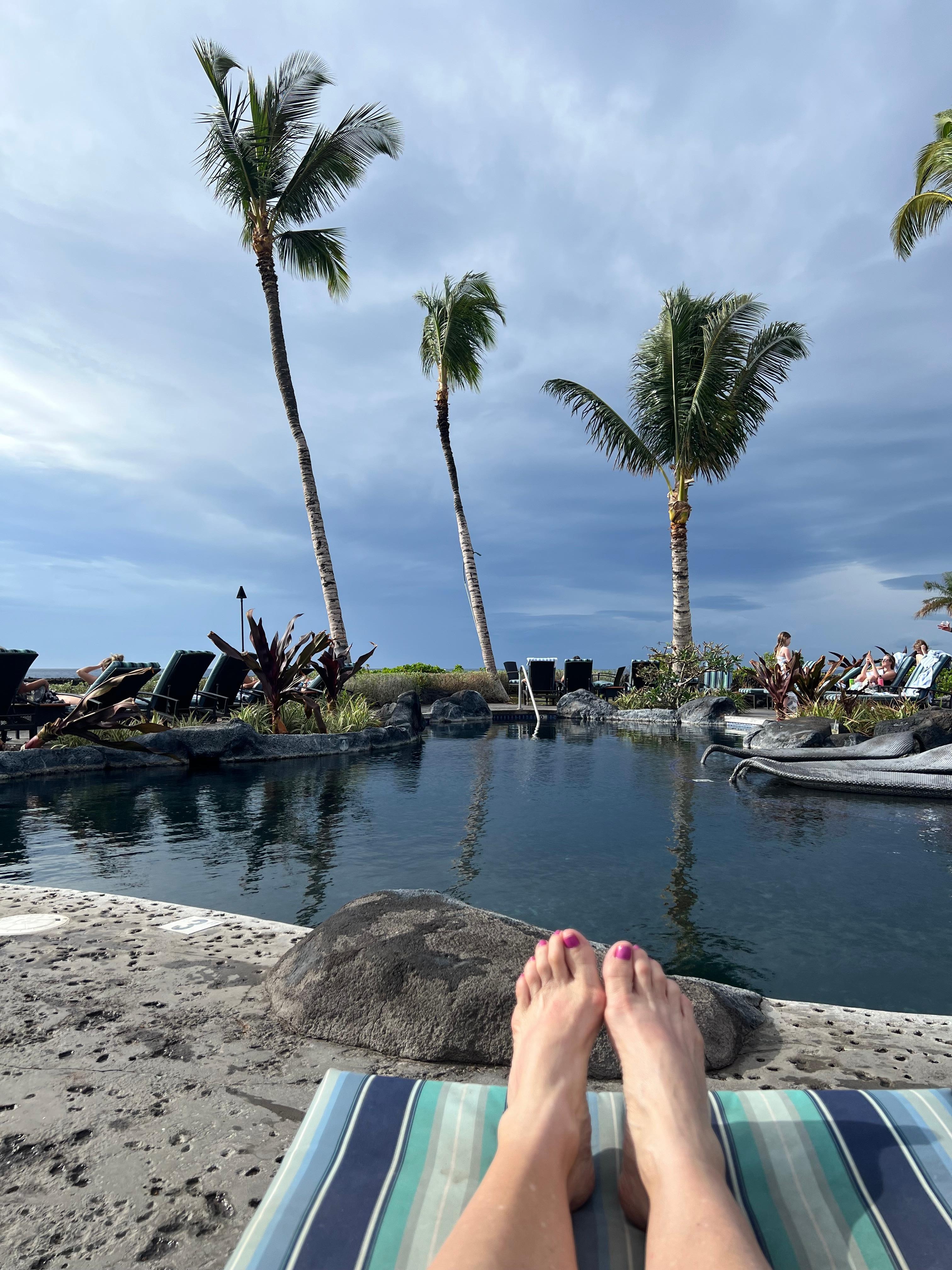 “Kona Low” storm March 2026 did not  divert us from enjoying our stay.   Beautiful ocean view from the  pool. 