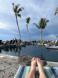 “Kona Low” storm March 2026 did not divert us from enjoying our stay. Beautiful ocean view from the pool.