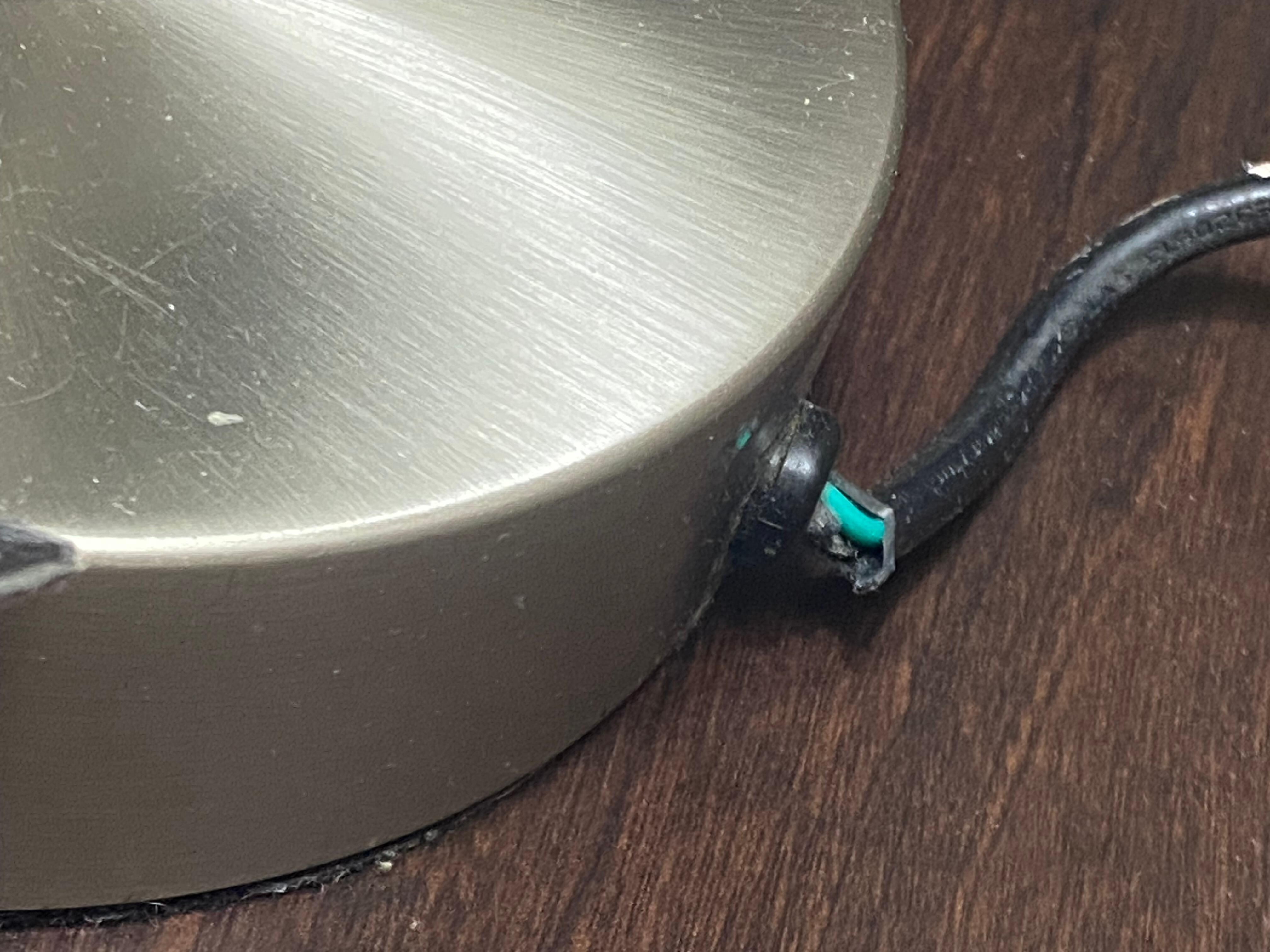 plug frayed