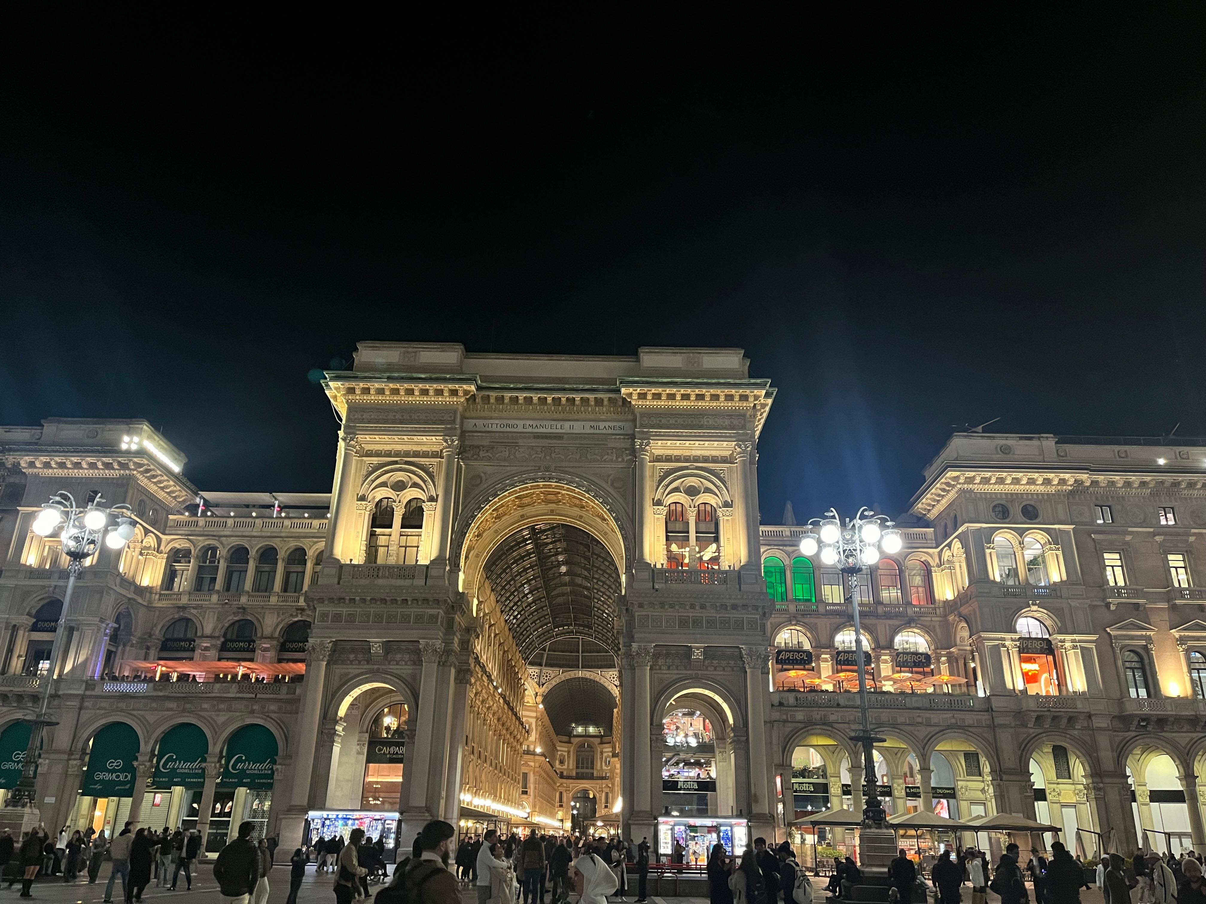 Très jolie de se promener le soir avec cette éclairage 