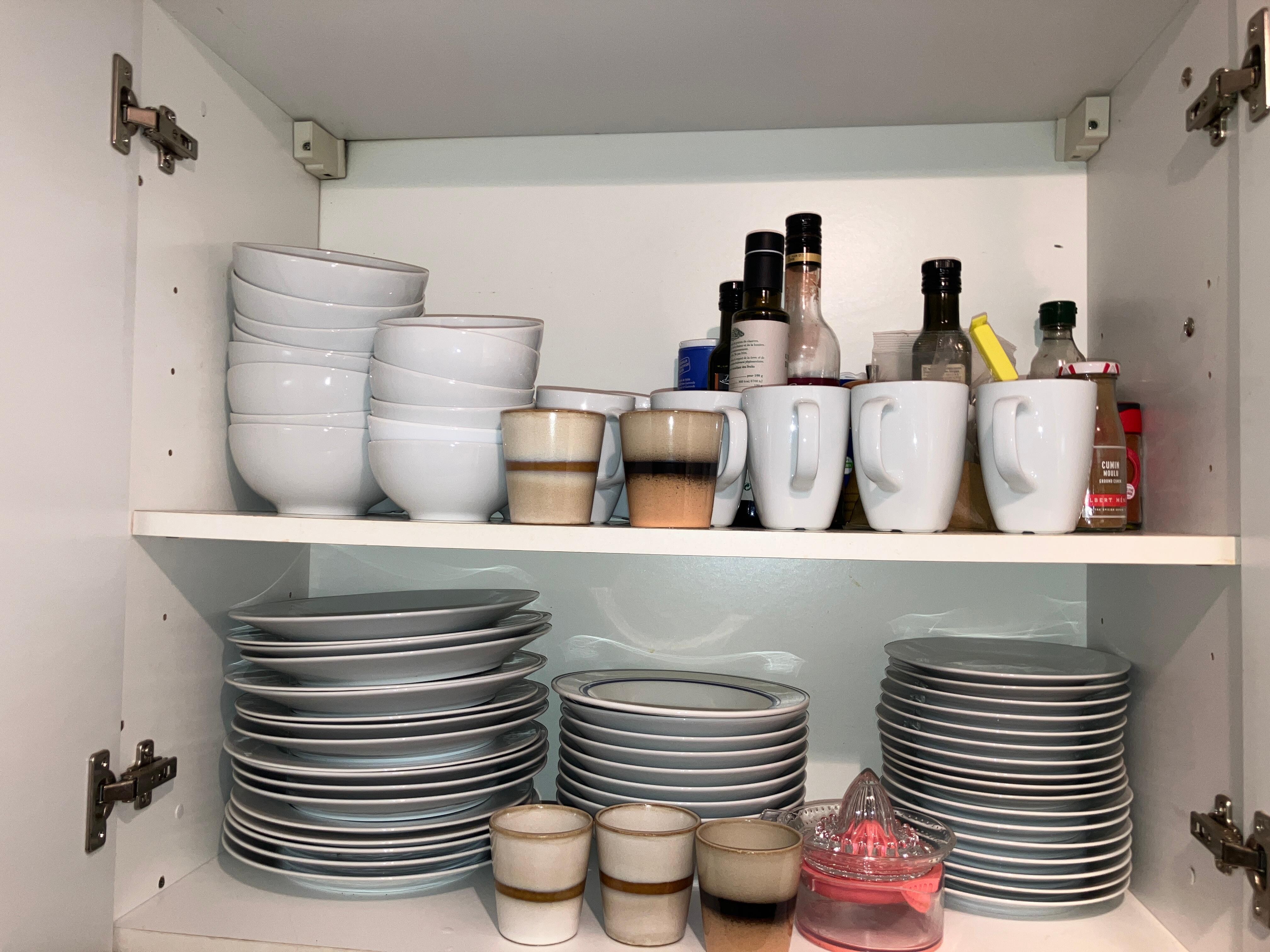 Cutlery and linen provided.