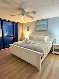 Master bedroom- welcomed with towel animals! So cute