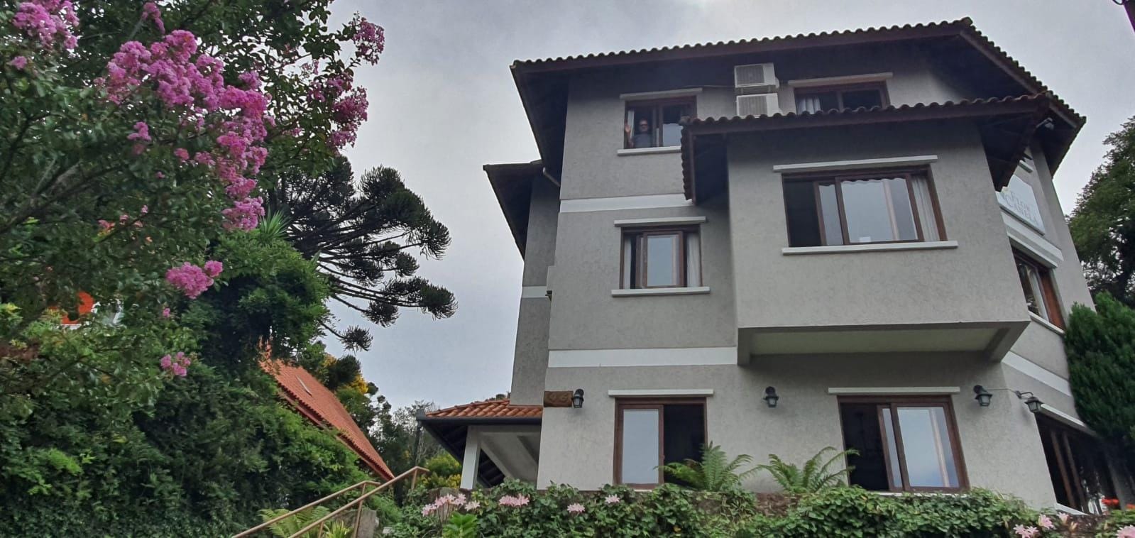 Frente da Pousada Flor de Canela.