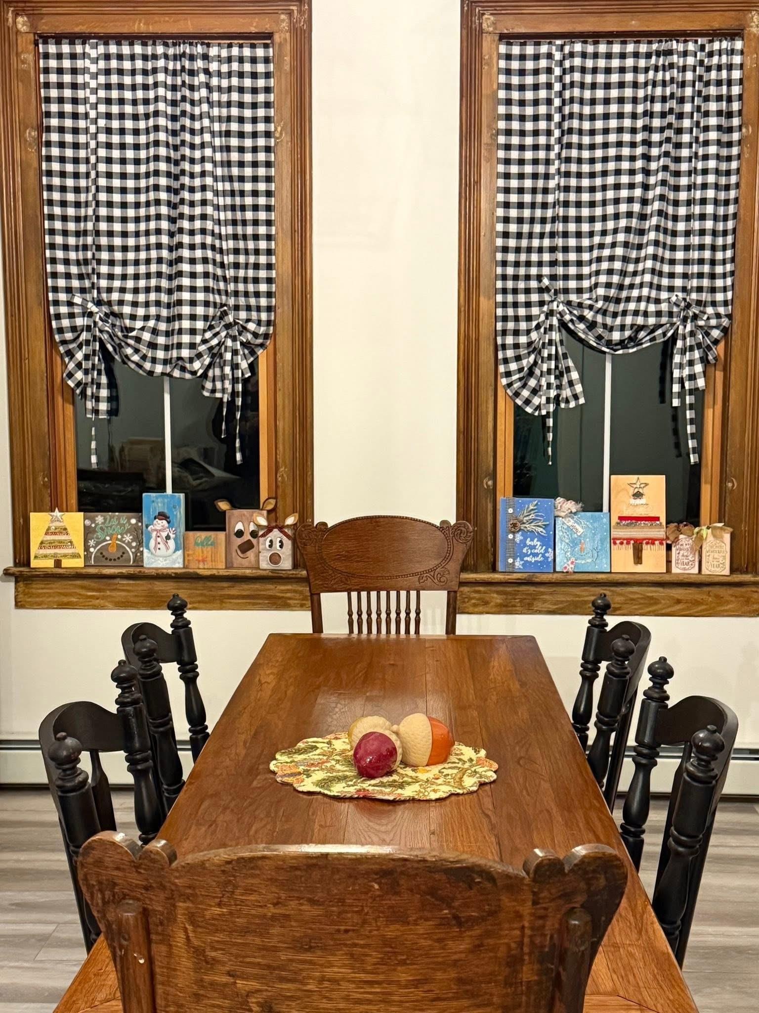 We spent a day doing crafts, the dining area was cozy and perfect! 