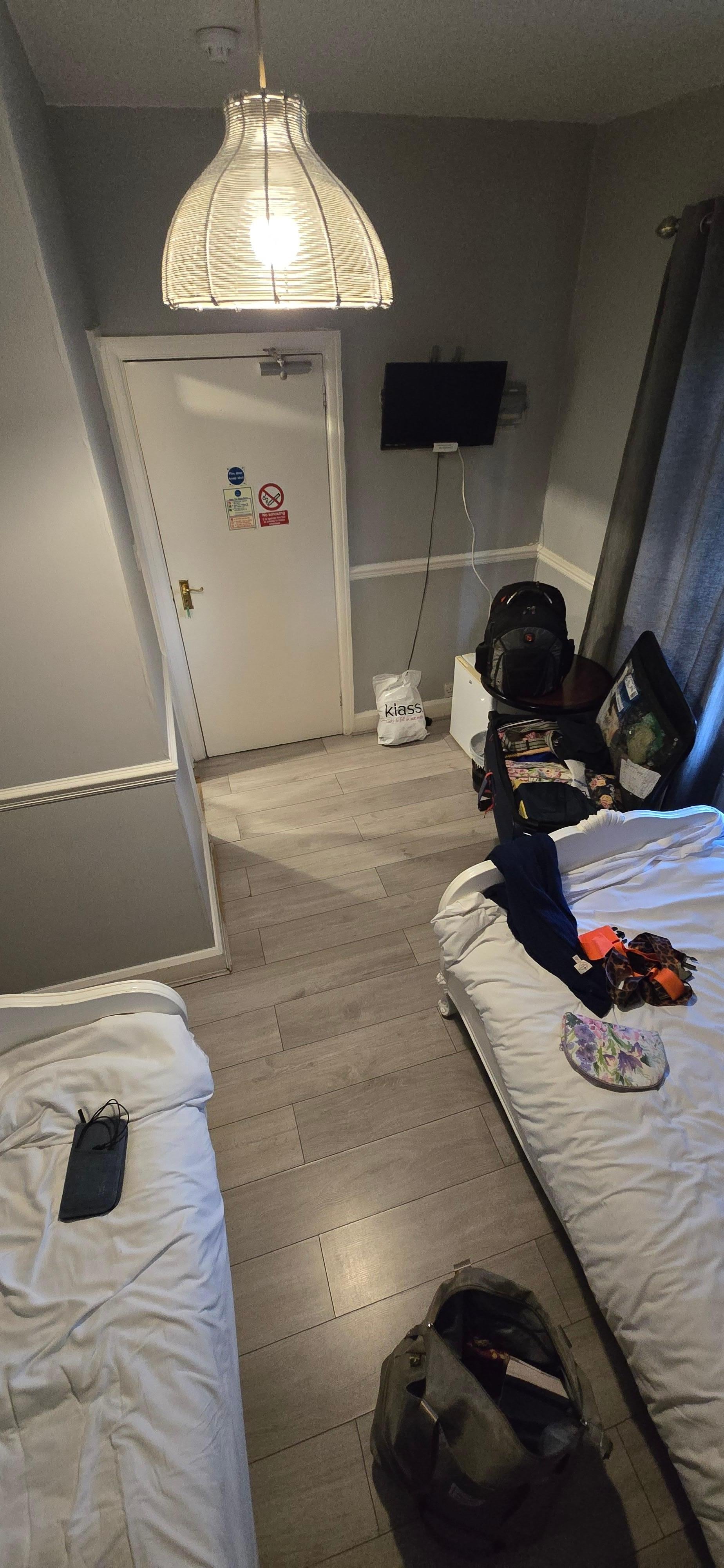 Bedroom - 2 twins, little room