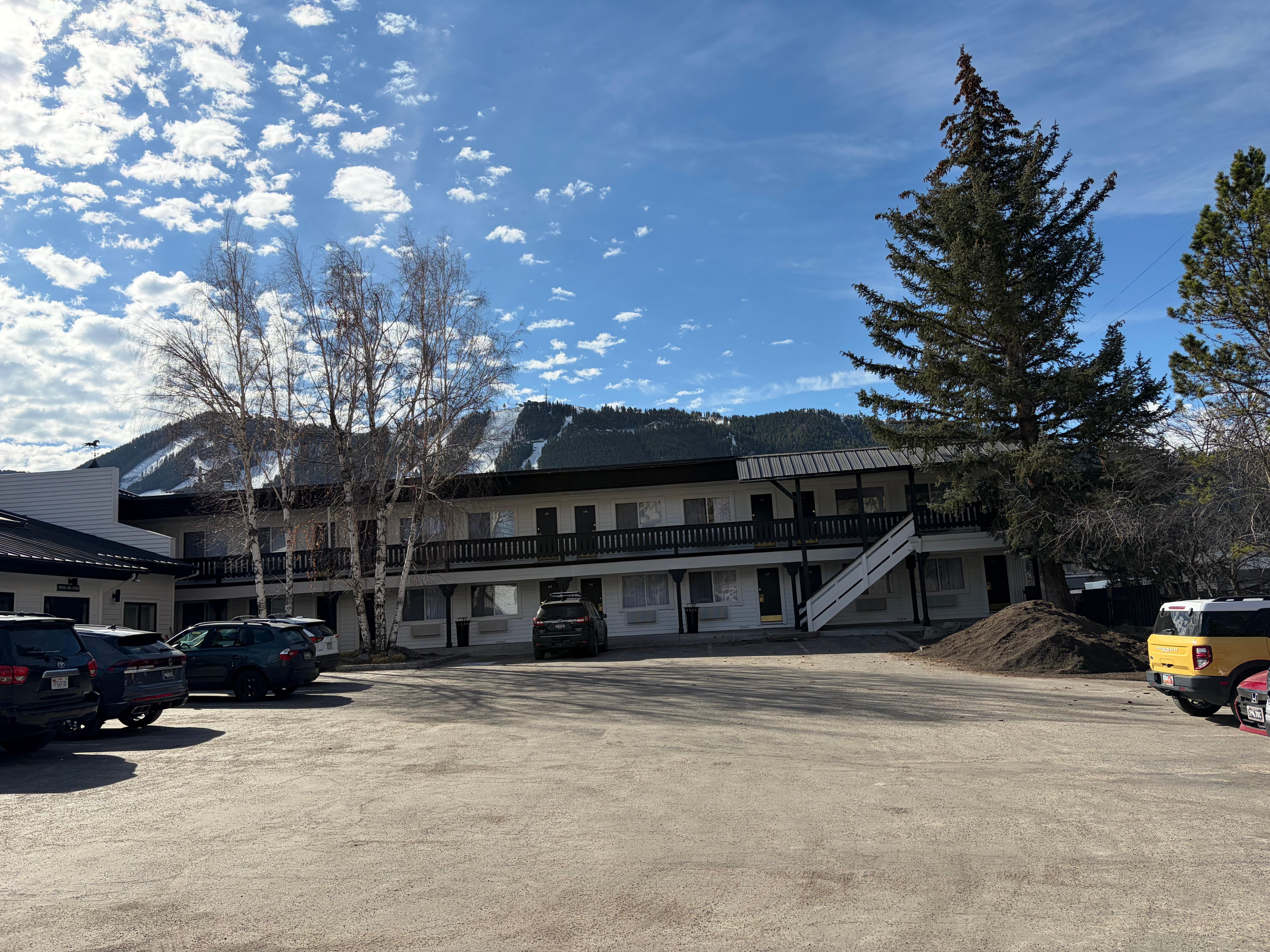 The parking lot is safely in the back. 