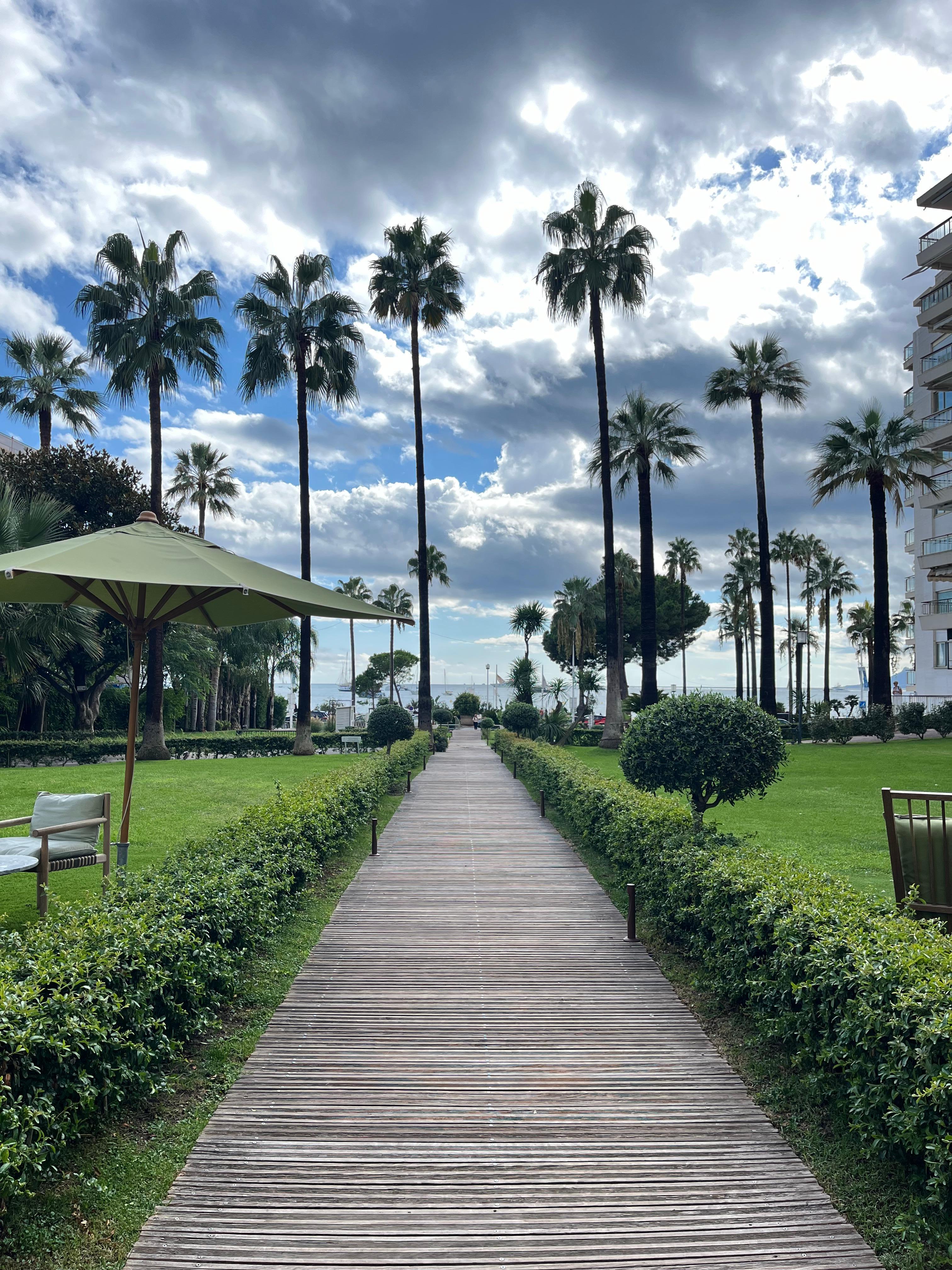 Pathway to the beach 