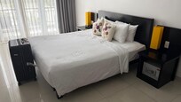 Comfortable true king size bed/mattress