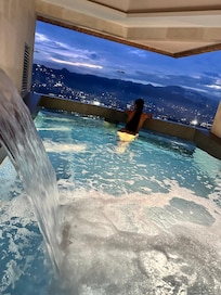 Watching the sunset in the jacuzzi was incredible.