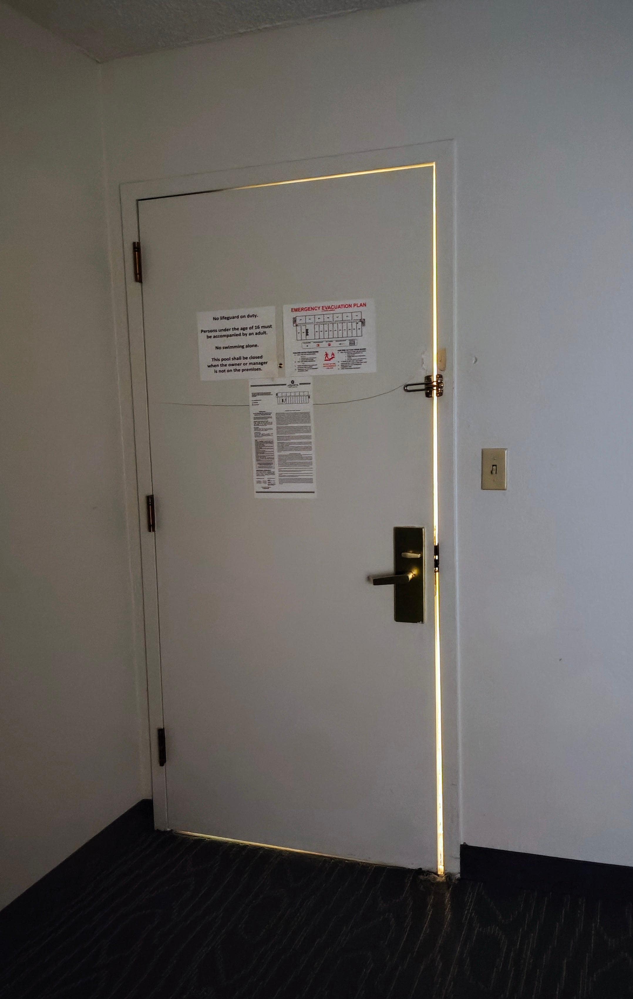 Geschlossene Zimmertür 