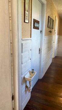 The cute little water fountain works!