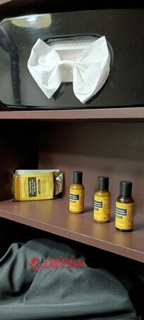 The Kleenex box and toilet paper roll both have this fancy bow. It was a cute touch.