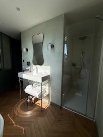 Separate walk in shower