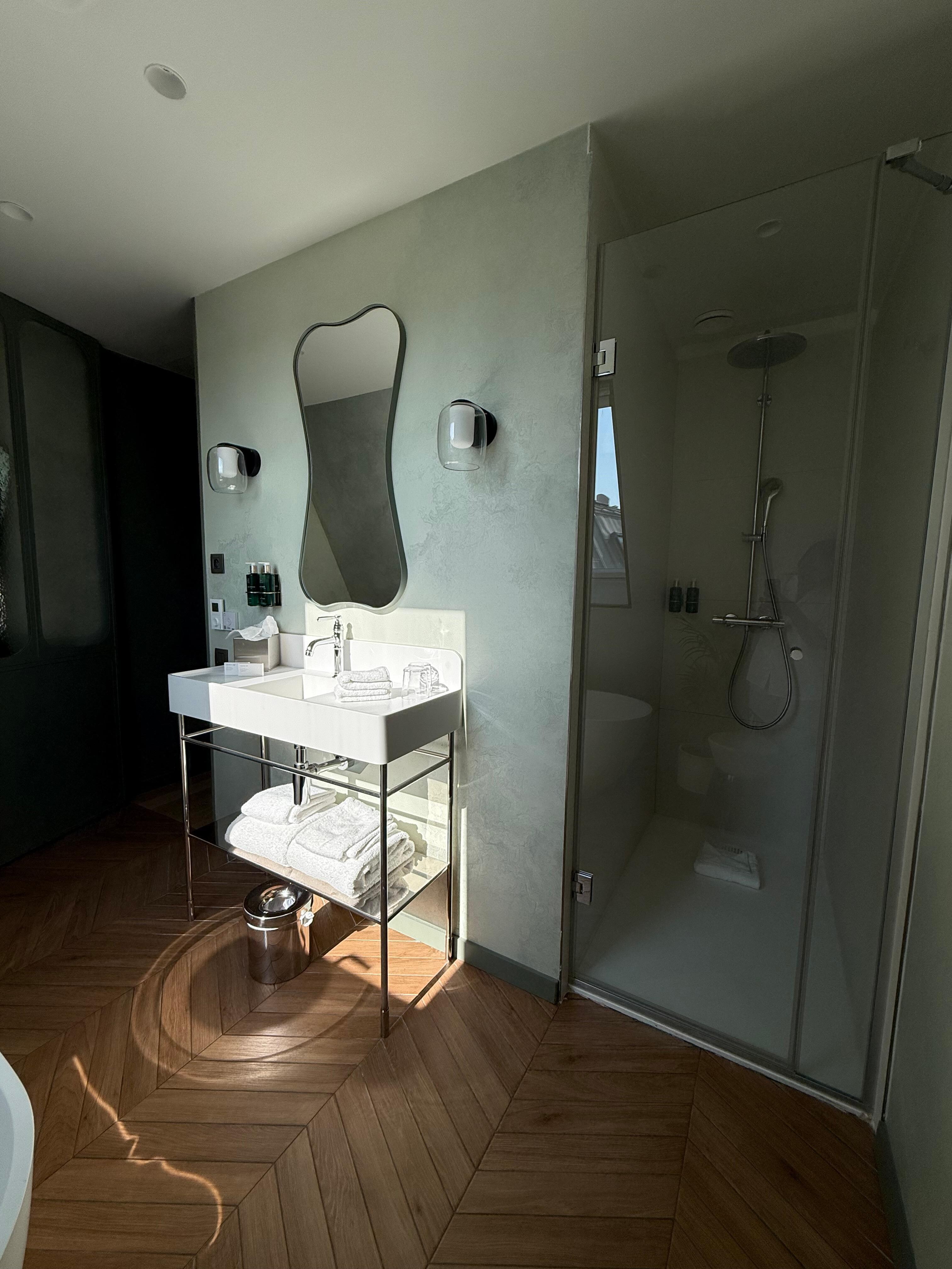 Separate walk in shower
