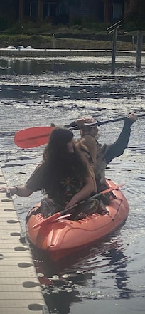 Paddled to the Hwy and got 6 horns to honk!
Fun!