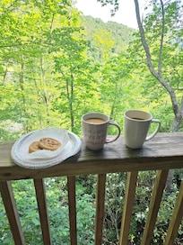 Such a lovely morning enjoying coffe with my love, my husband.