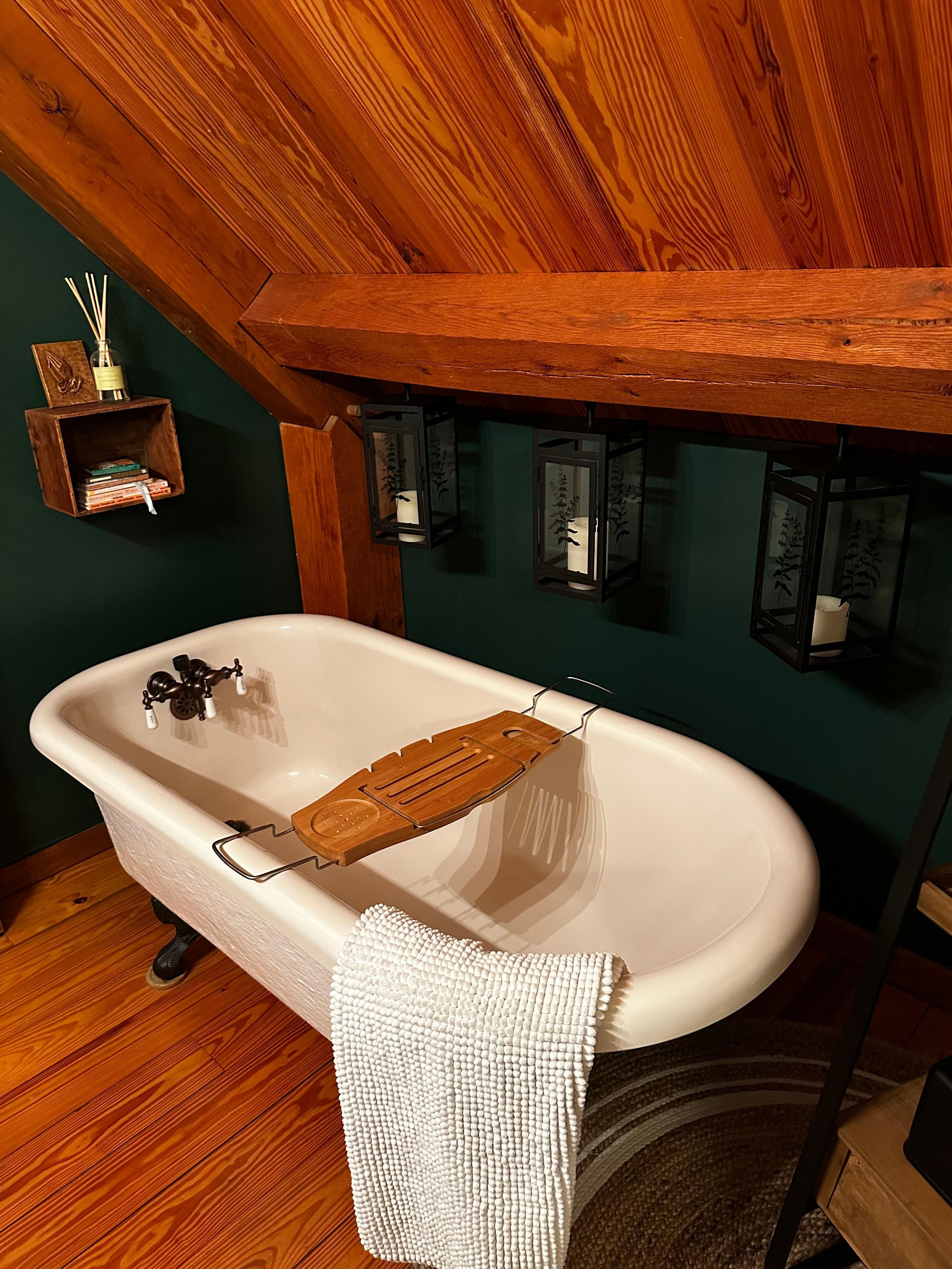 Perfect clawfoot tub