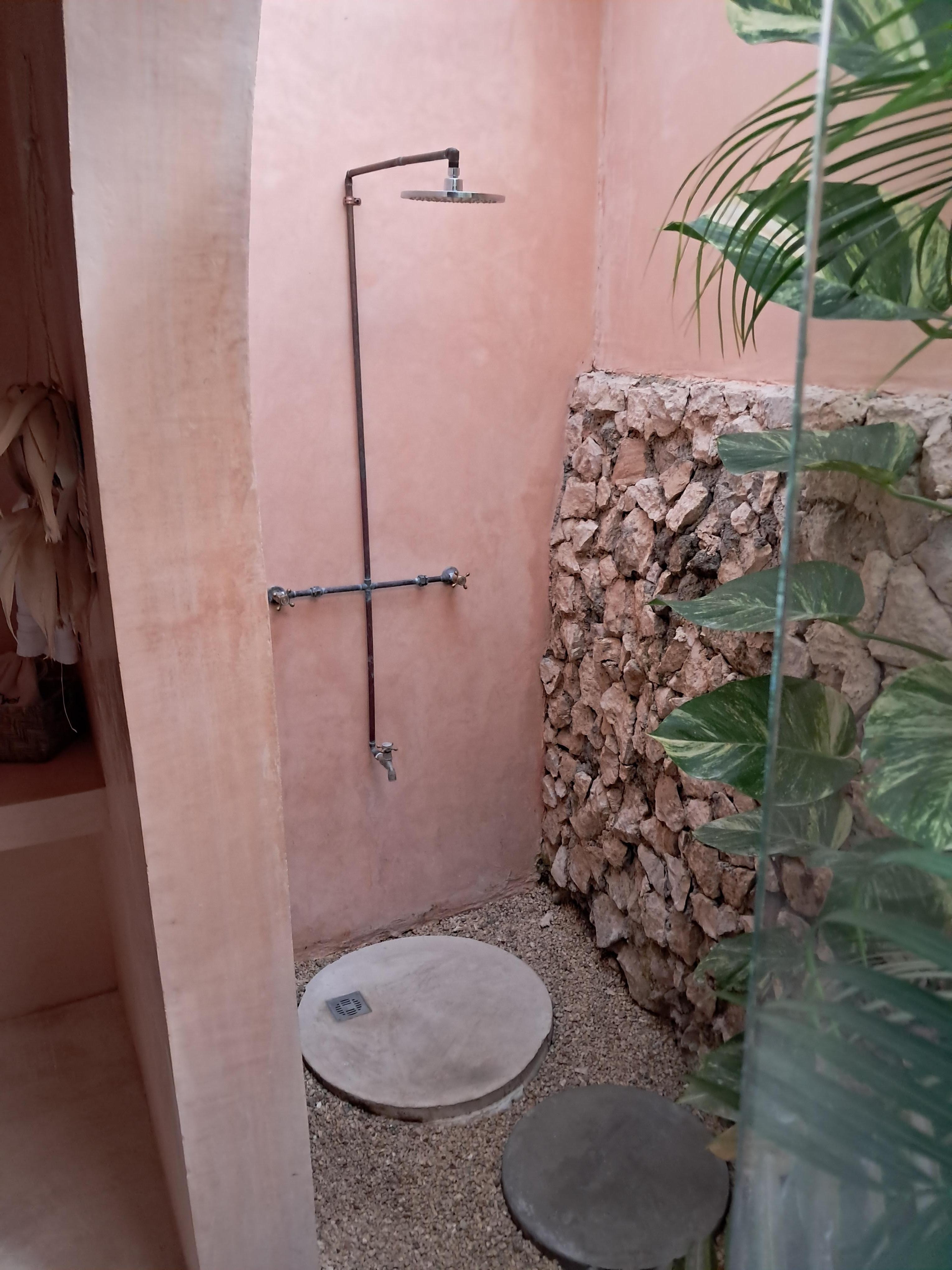 Shower in ei maize room is not completely covered.