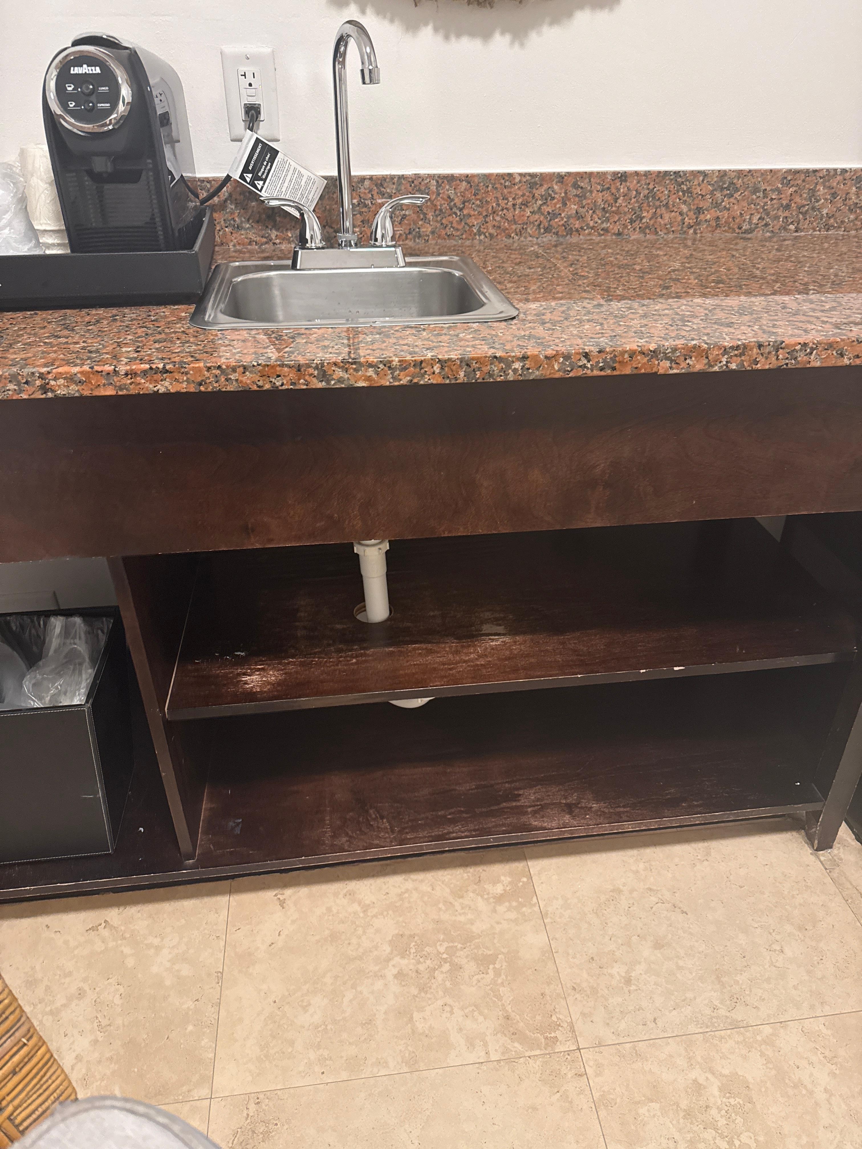 Is this a four star room! No microwave. No glass coffee mugs. 