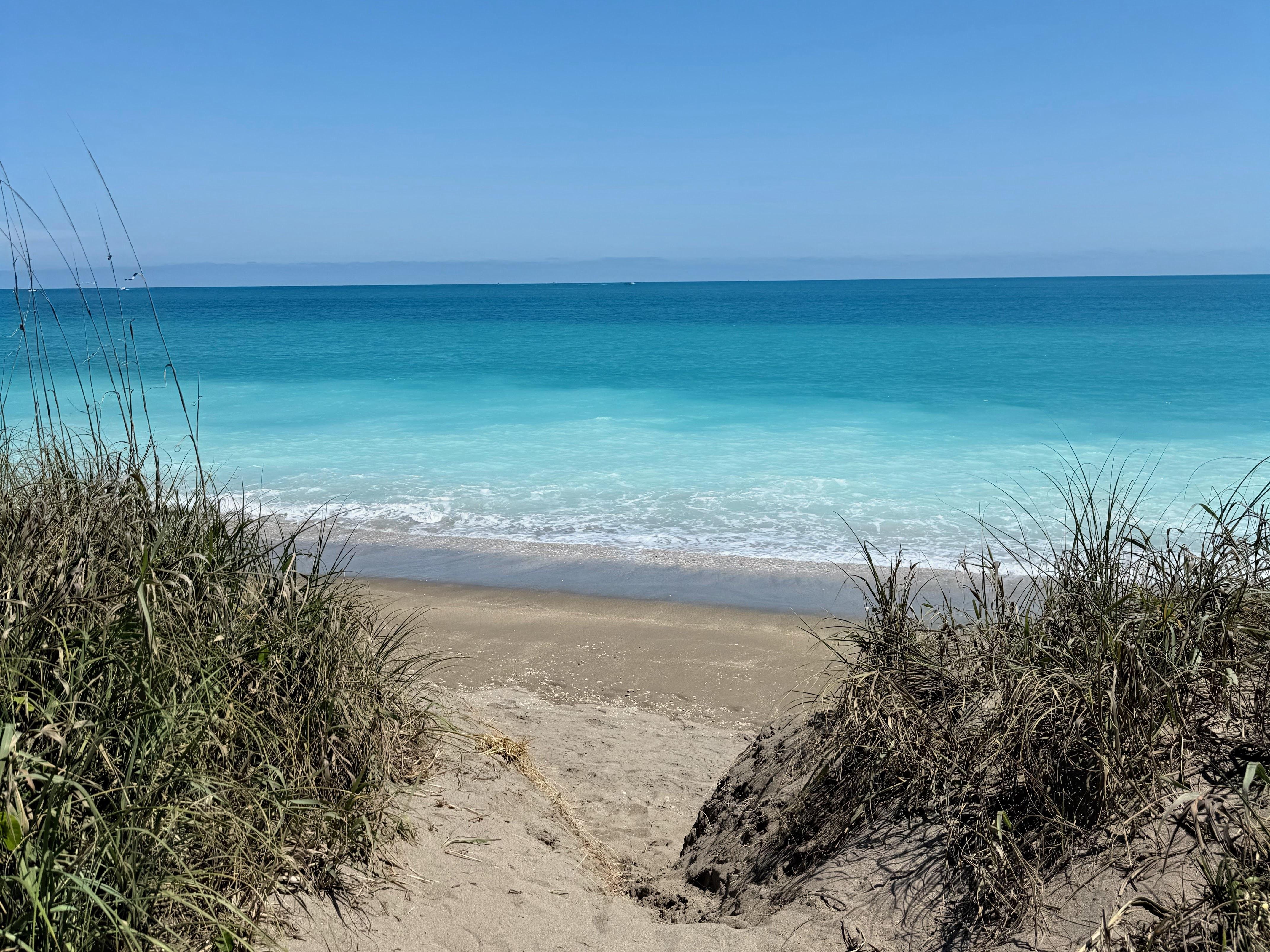 Entrance to the beach 