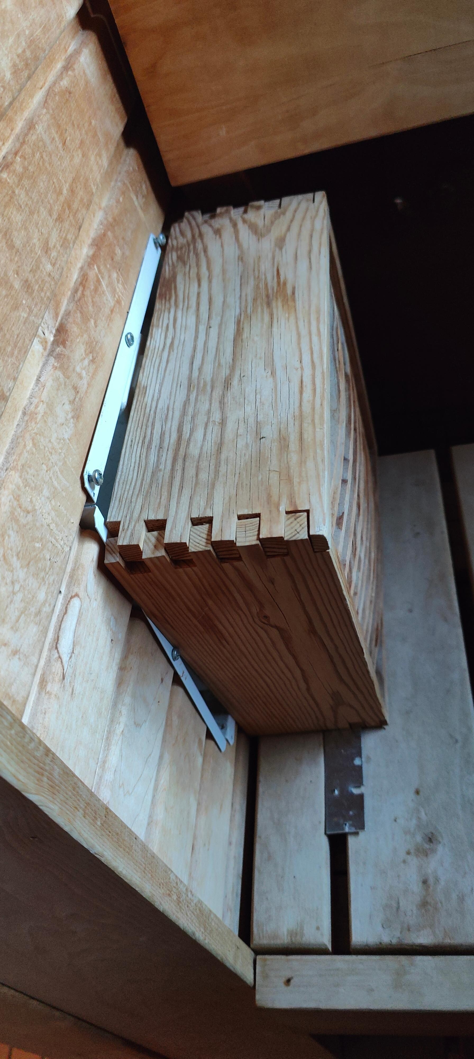 Saunan valon suoja irti