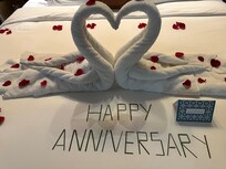 Eine ĂŒberraschende Aufmerksamkeit zum Hochzeitstag