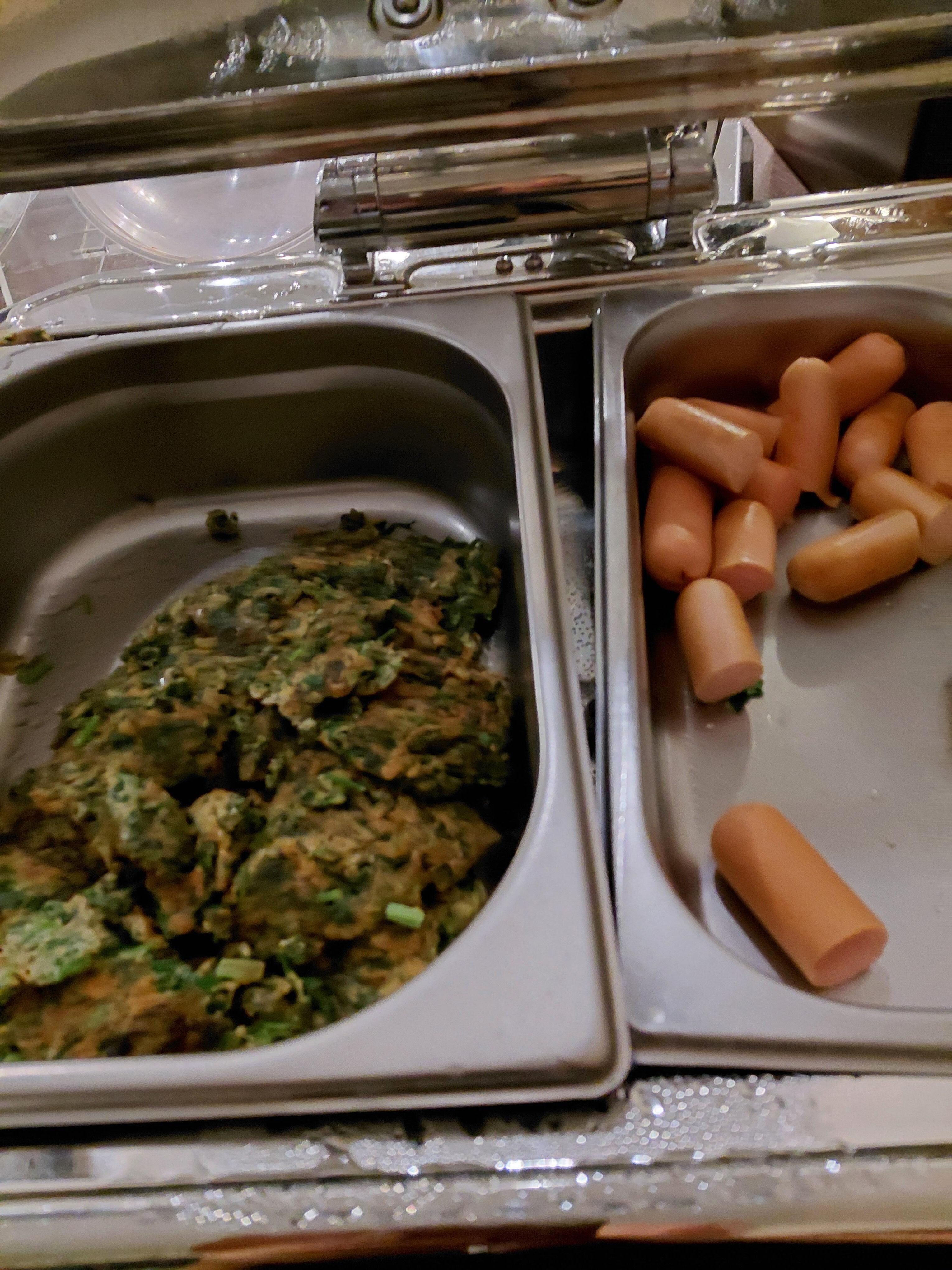 Espinach and sausages taste good