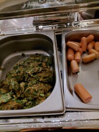 Espinach and sausages taste good