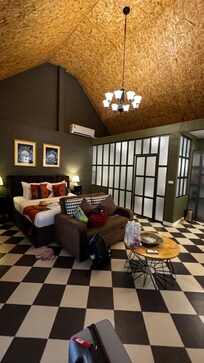the upgraded room we had to pay for. nice room but air con didn't work for 4 days. but nice room. away from the beach but better room.