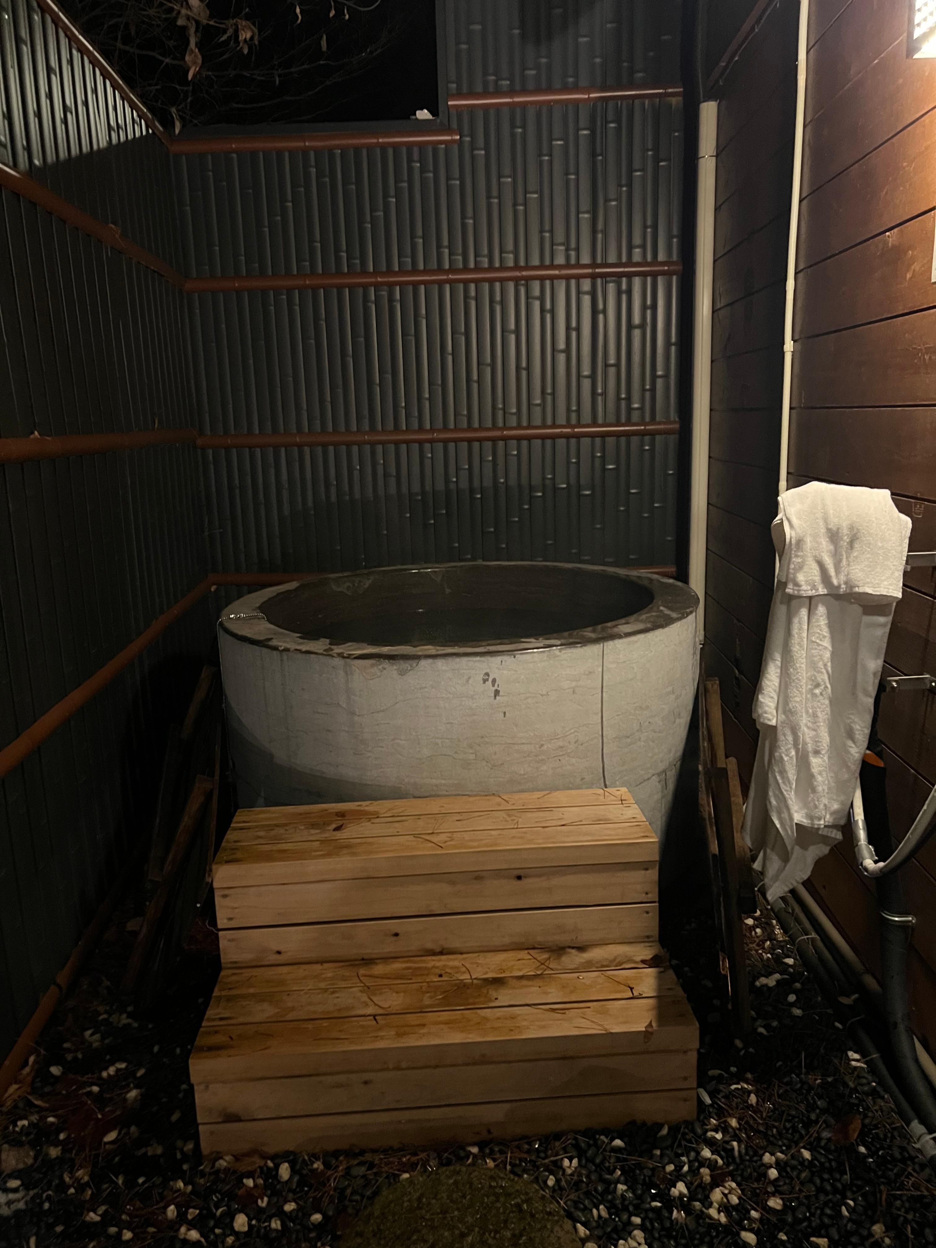 Outdoor private open air tub