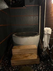 Outdoor private open air tub