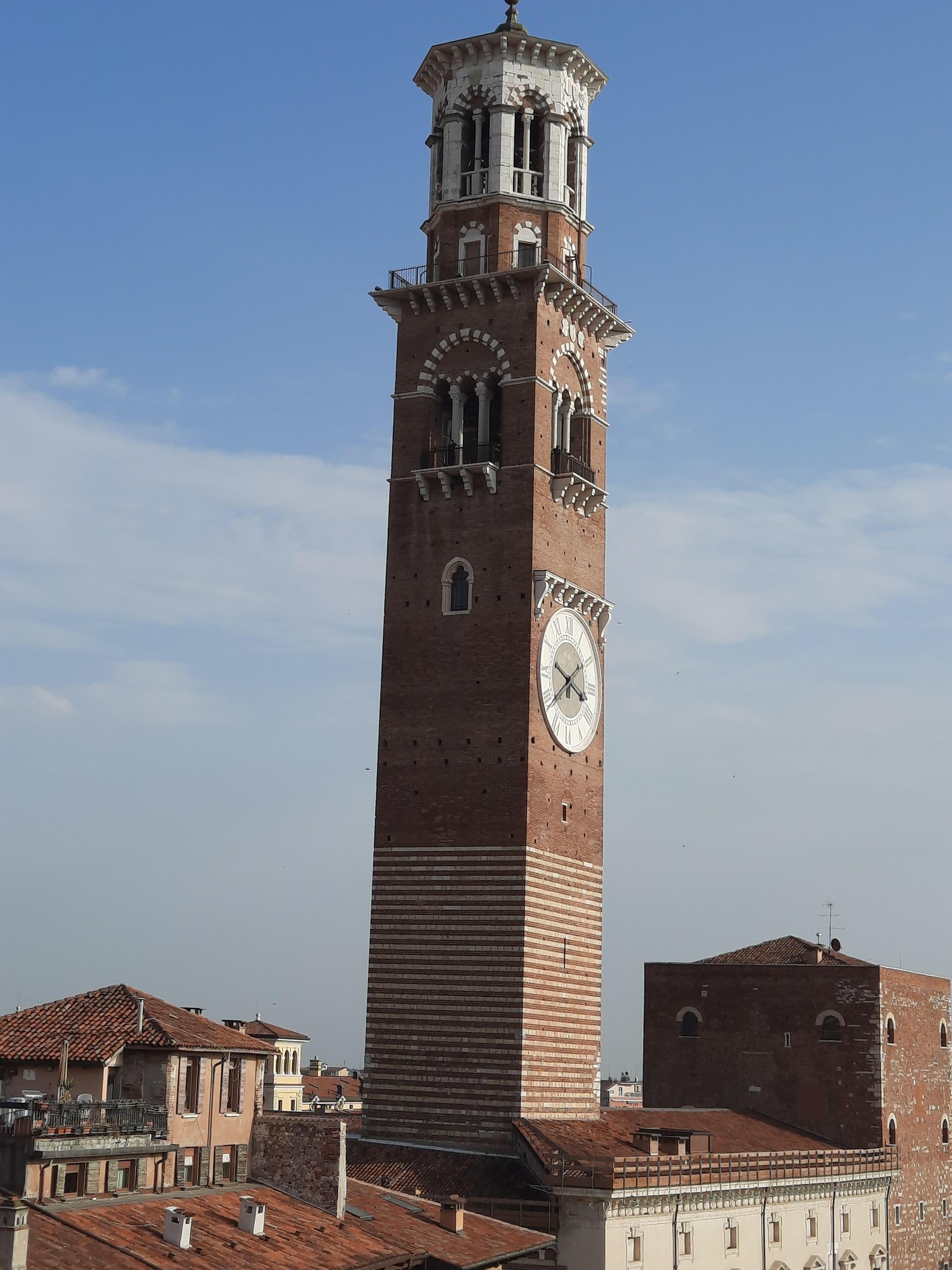 Torre dei Lamberti vom Dach des Museo Maffei aus